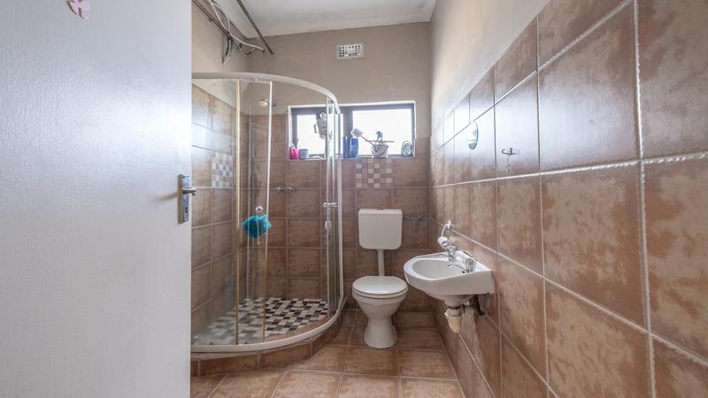 6 Bedroom Property for Sale in Kensington Western Cape
